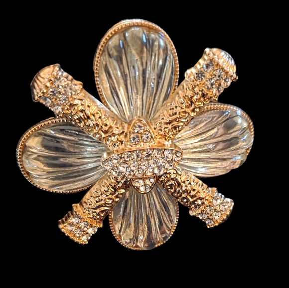 Elegant Bold Goldplated Cross Detail Floral Fashion Statement CZ Brooch Pin - Picture 2 of 4